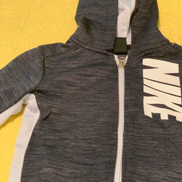 Nike Two-Piece Set - Picture 4 of 9